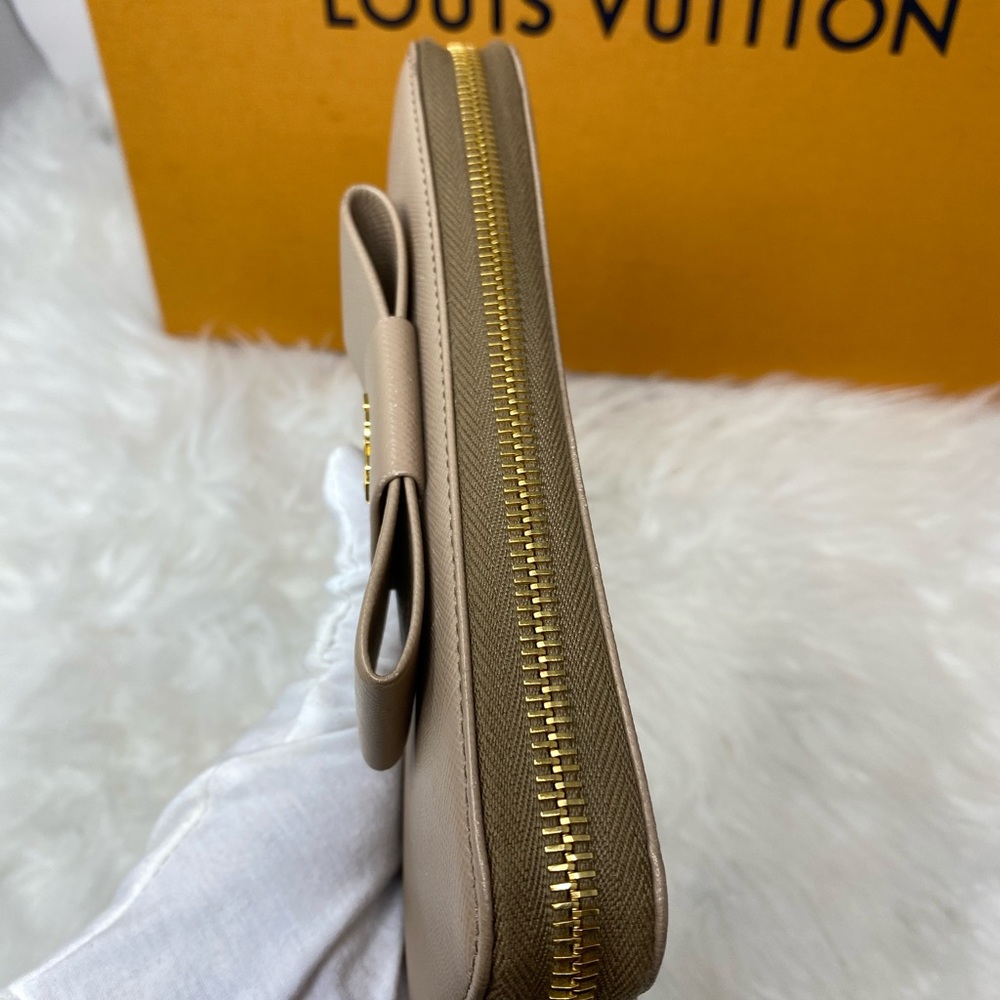 Authentic Prada wallet Beige - Picture 10 of 14